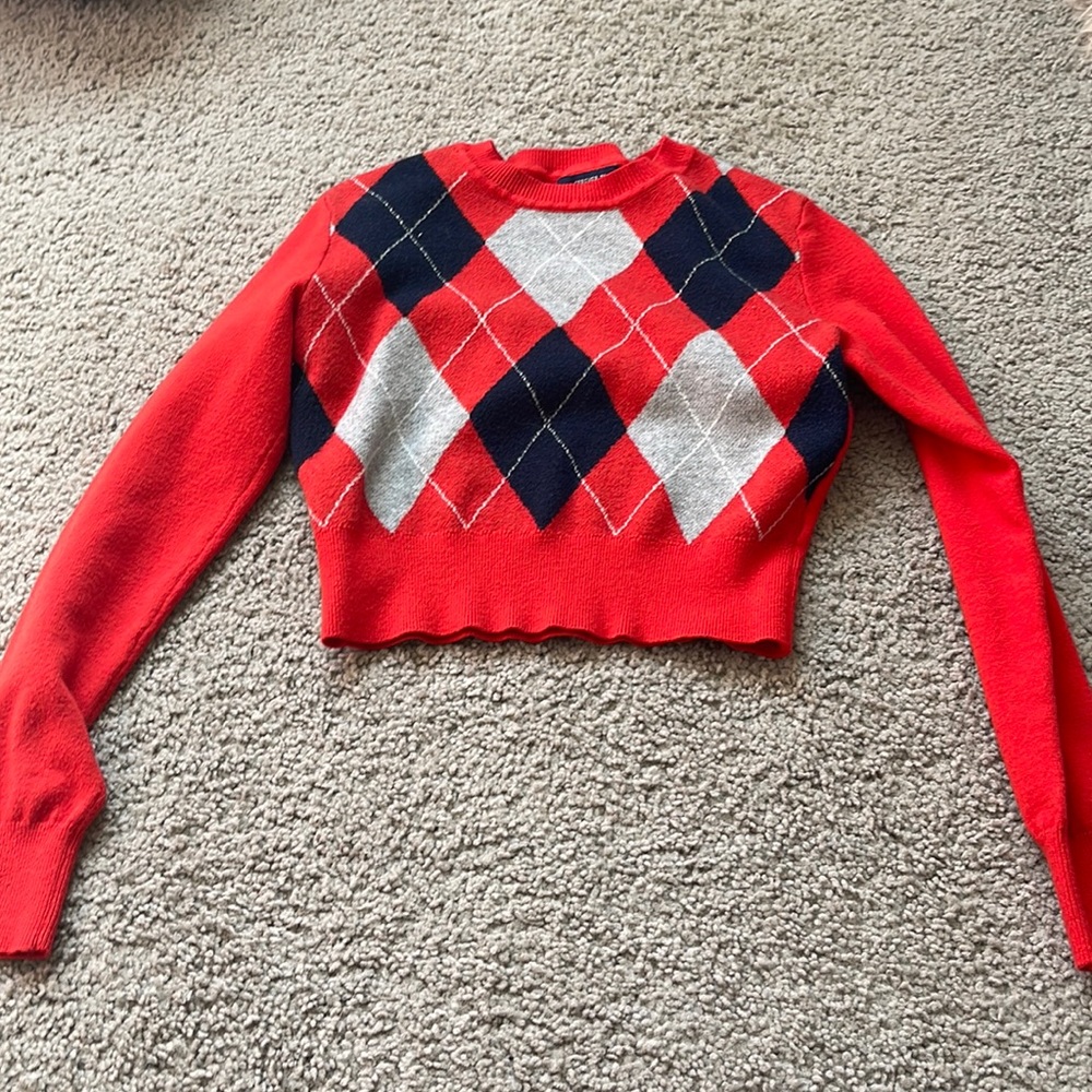 Crop top crew neck, from forever 21 slightly worn, red blue and grey. Size S